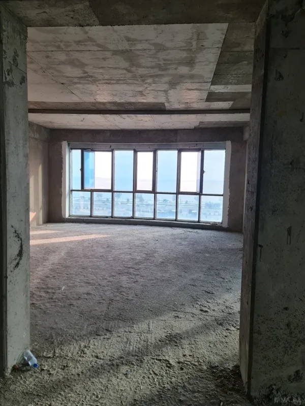 Satılır 3 otaqlı mənzil 191 m²