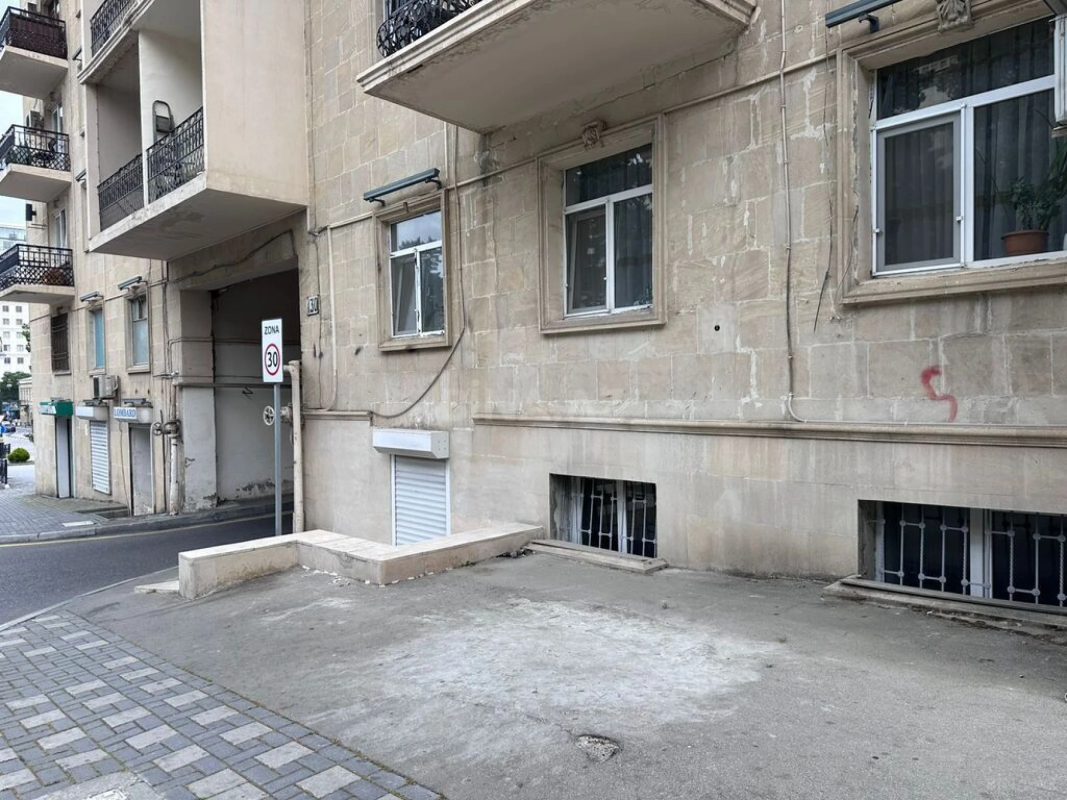 Kirayə verilir obyekt 85 m²