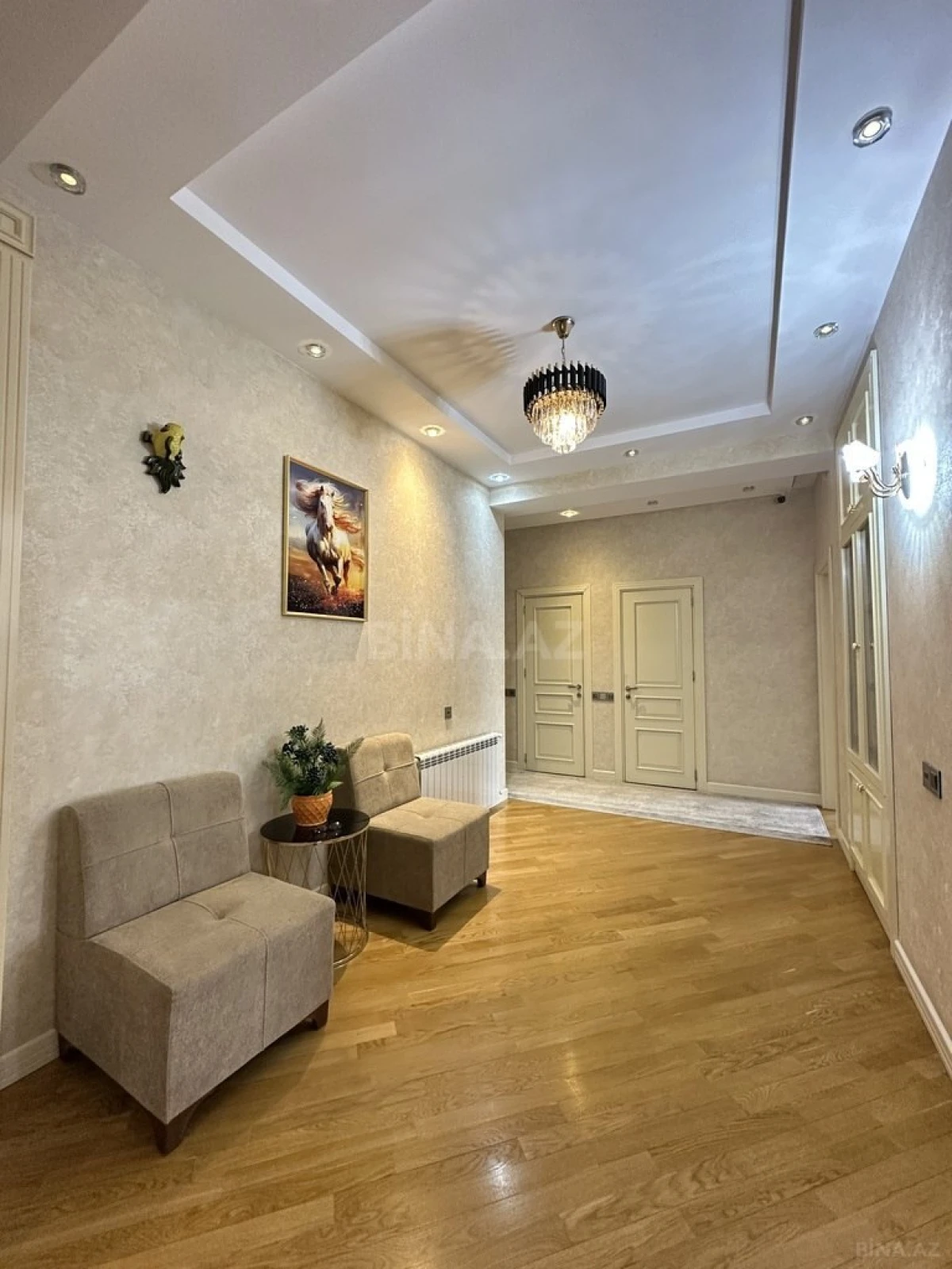 Satılır 3 otaqlı mənzil 147 m²