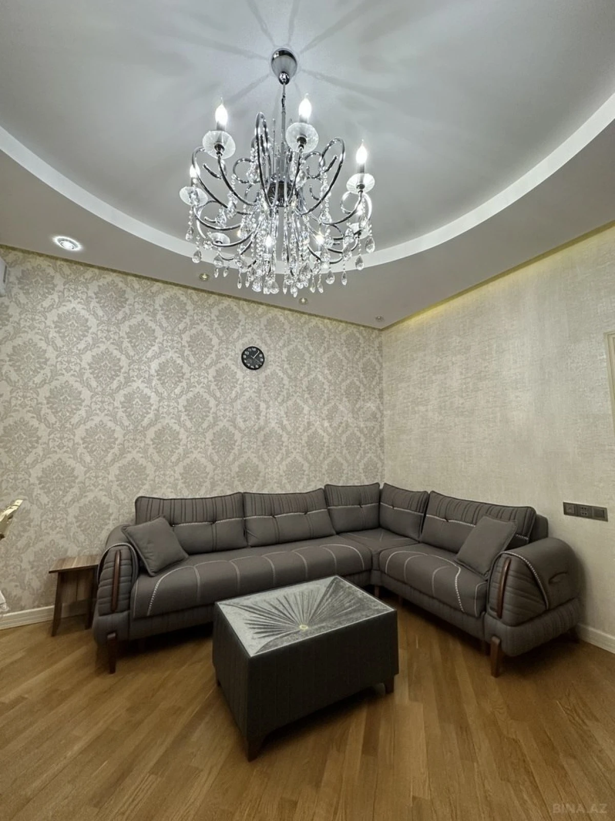 Satılır 3 otaqlı mənzil 147 m²