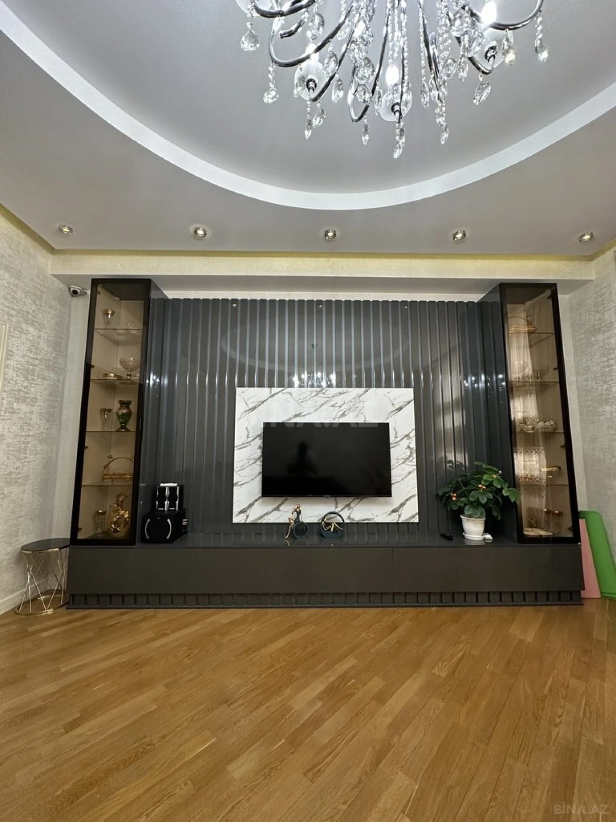 Satılır 3 otaqlı mənzil 147 m²