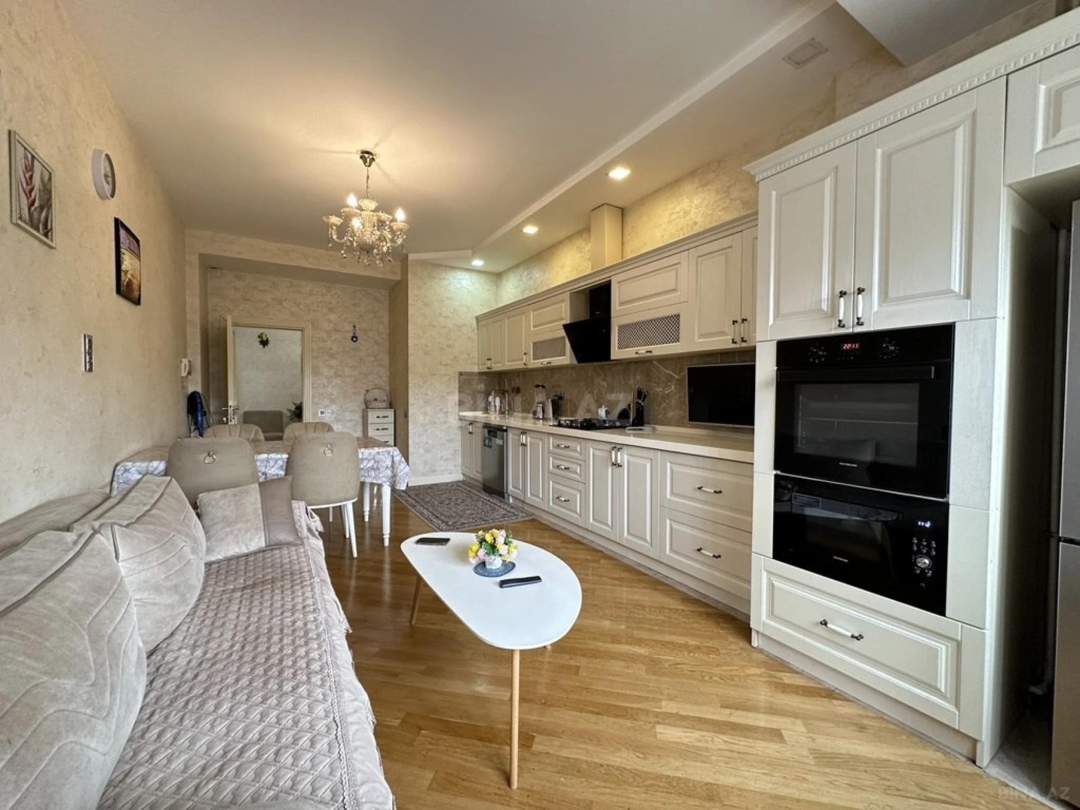 Satılır 3 otaqlı mənzil 147 m²