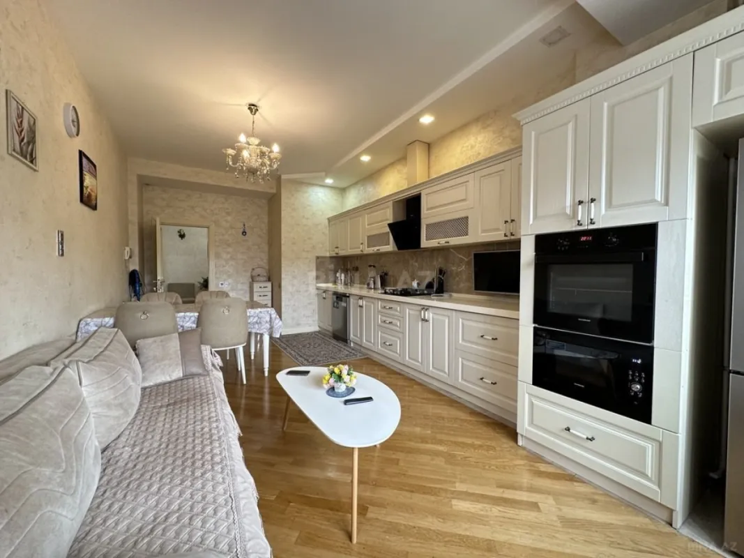 Satılır 3 otaqlı mənzil 147 m²