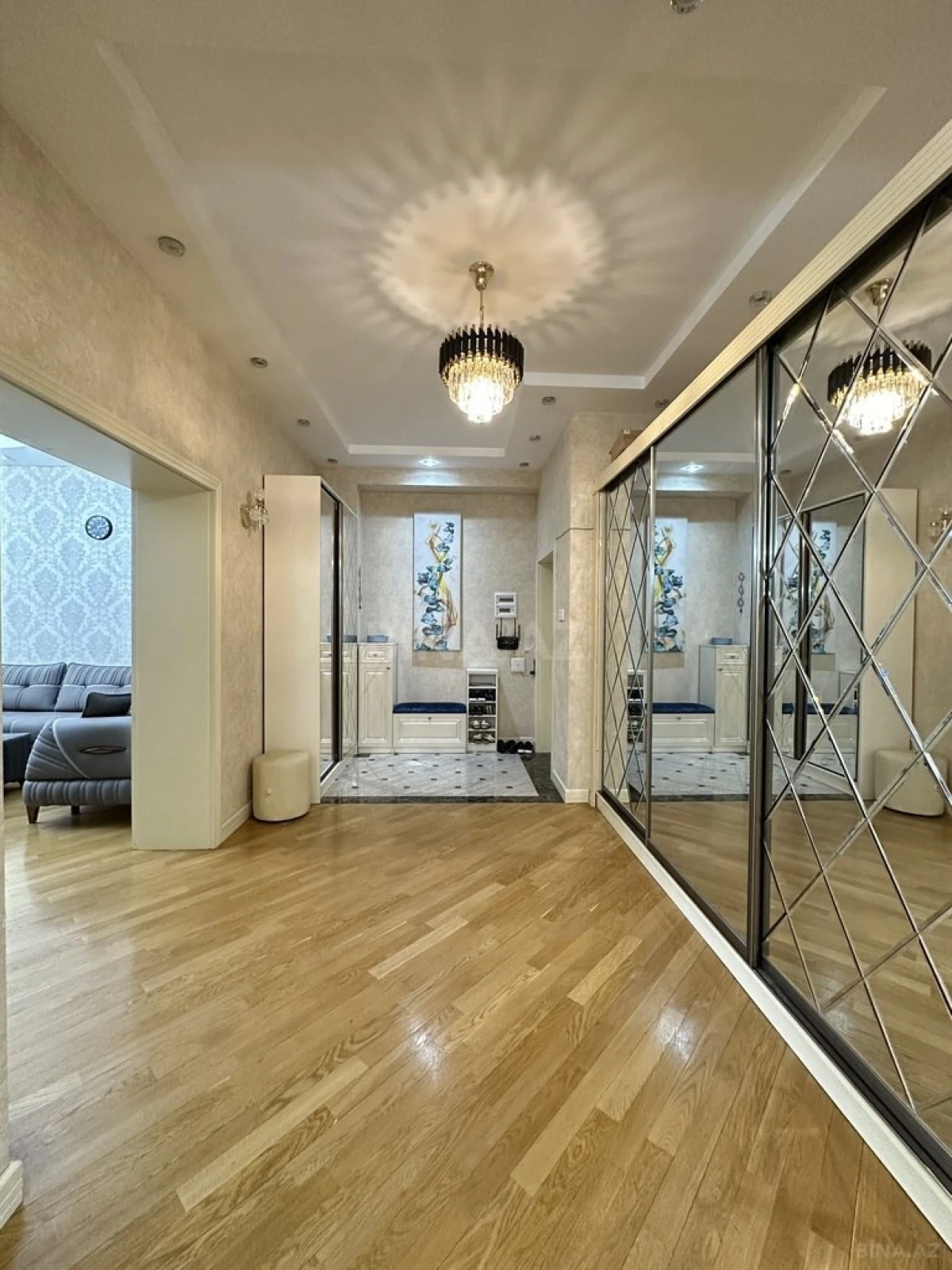 Satılır 3 otaqlı mənzil 147 m²