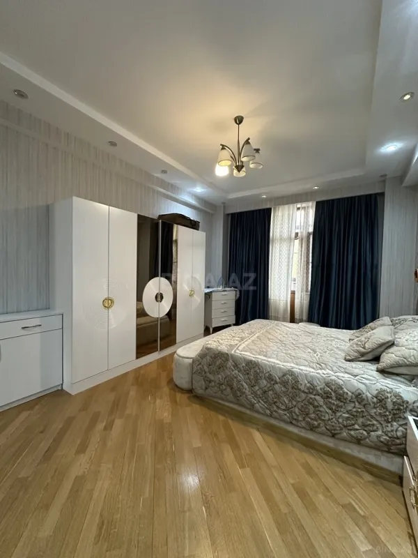 Satılır 3 otaqlı mənzil 147 m²