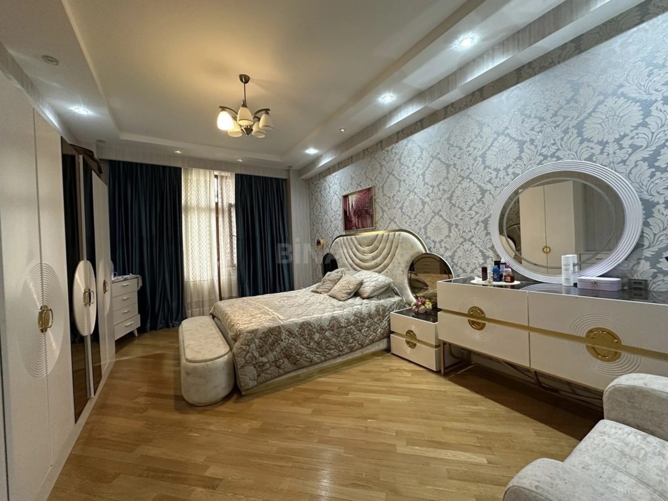 Satılır 3 otaqlı mənzil 147 m²