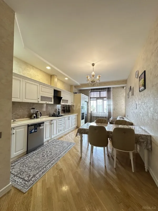Satılır 3 otaqlı mənzil 147 m²