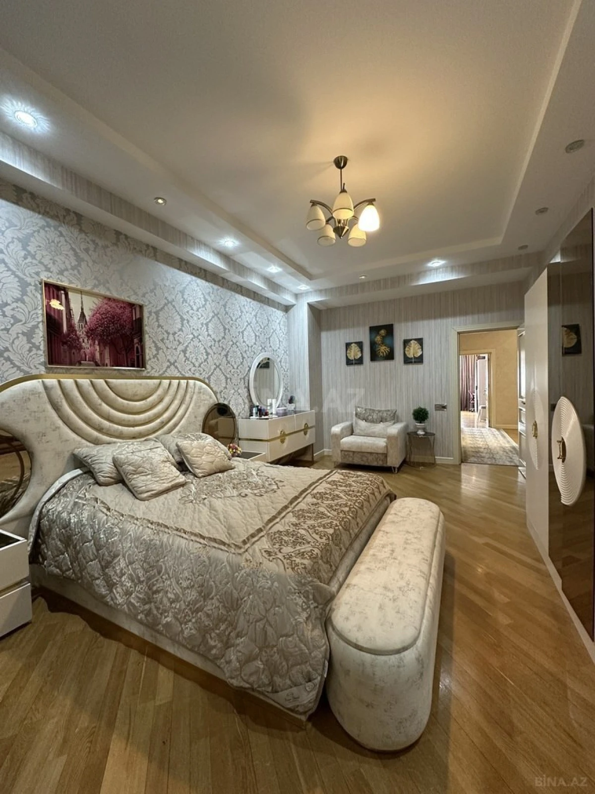 Satılır 3 otaqlı mənzil 147 m²