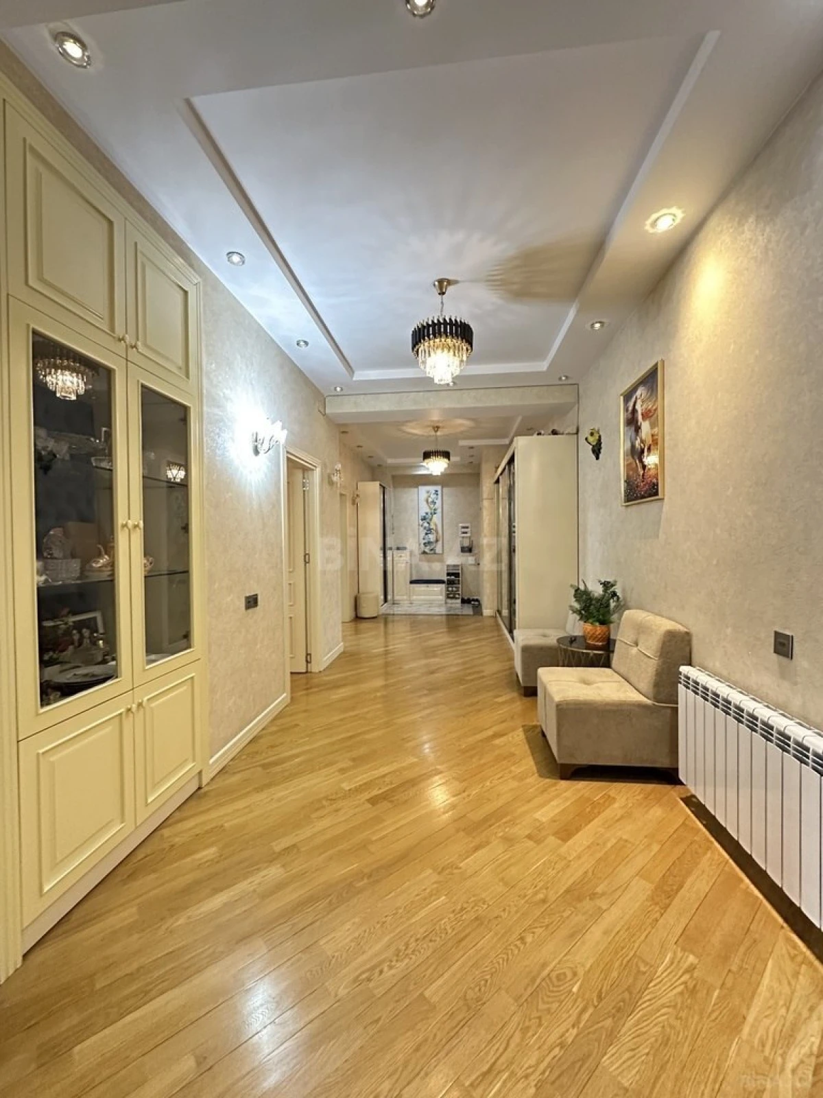 Satılır 3 otaqlı mənzil 147 m²