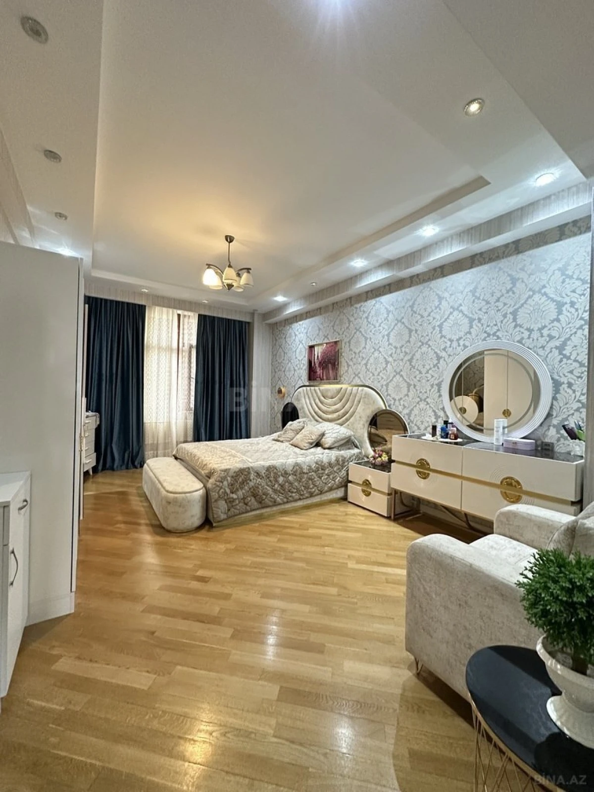 Satılır 3 otaqlı mənzil 147 m²