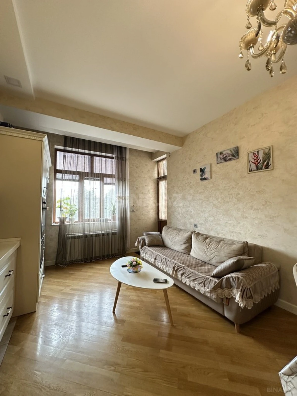 Satılır 3 otaqlı mənzil 147 m²