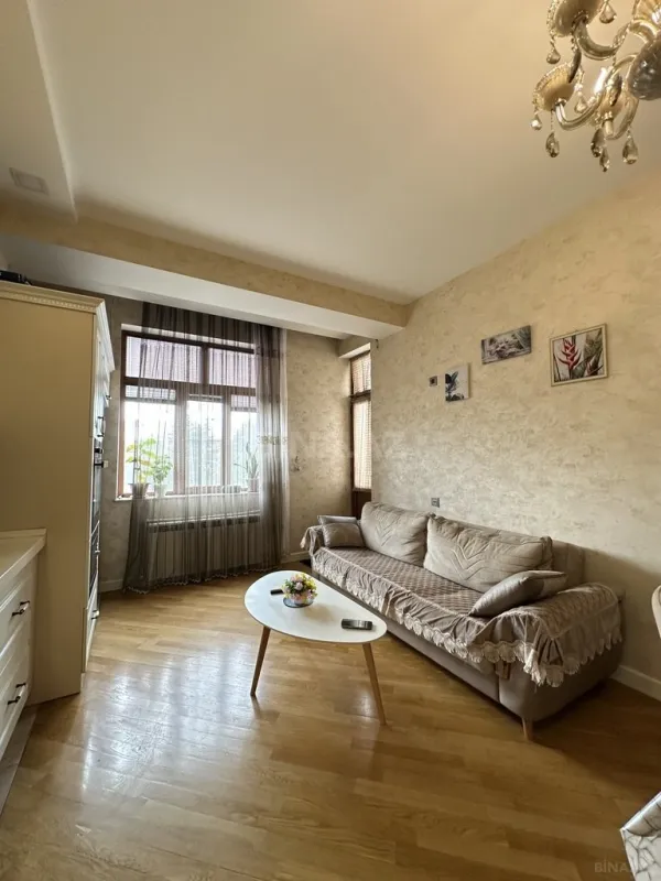 Satılır 3 otaqlı mənzil 147 m²