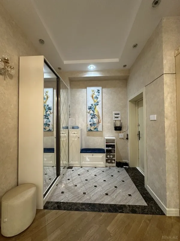 Satılır 3 otaqlı mənzil 147 m²