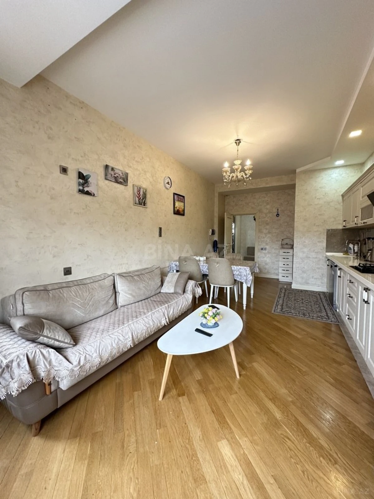 Satılır 3 otaqlı mənzil 147 m²