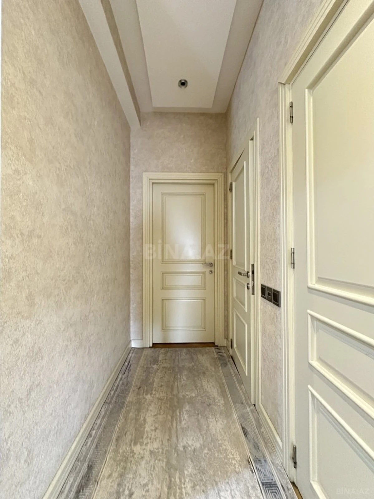 Satılır 3 otaqlı mənzil 147 m²