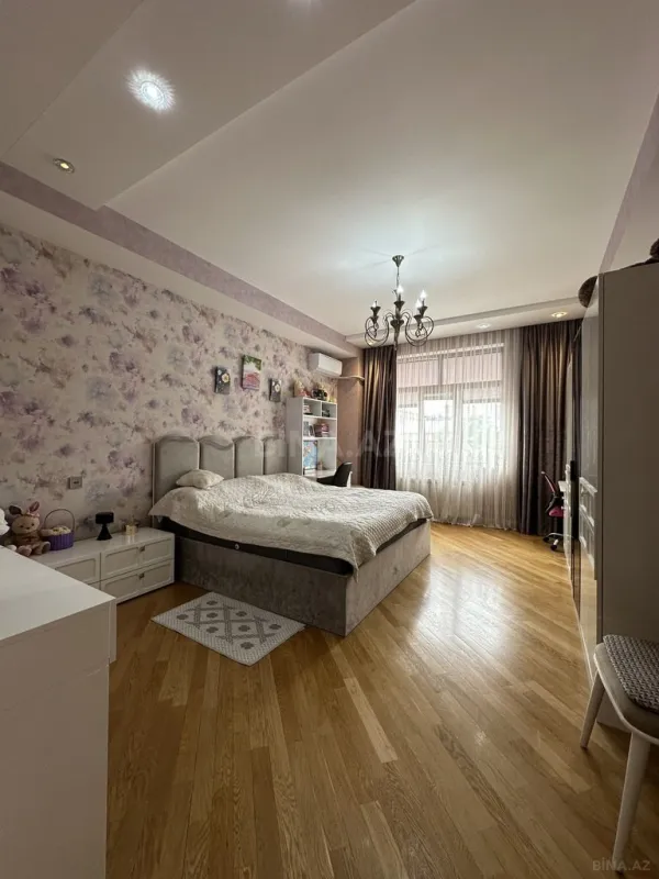 Satılır 3 otaqlı mənzil 147 m²