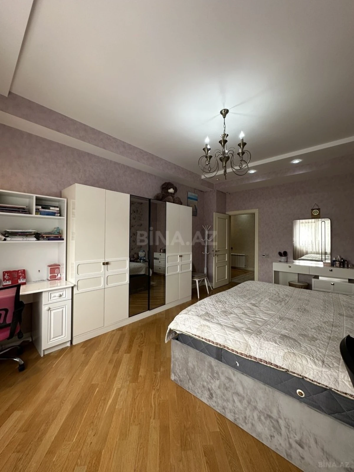 Satılır 3 otaqlı mənzil 147 m²