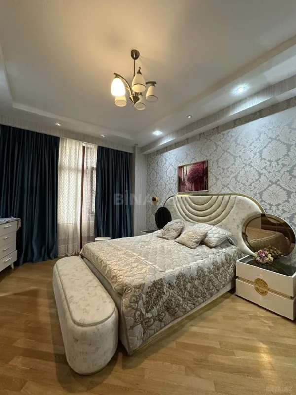 Satılır 3 otaqlı mənzil 147 m²