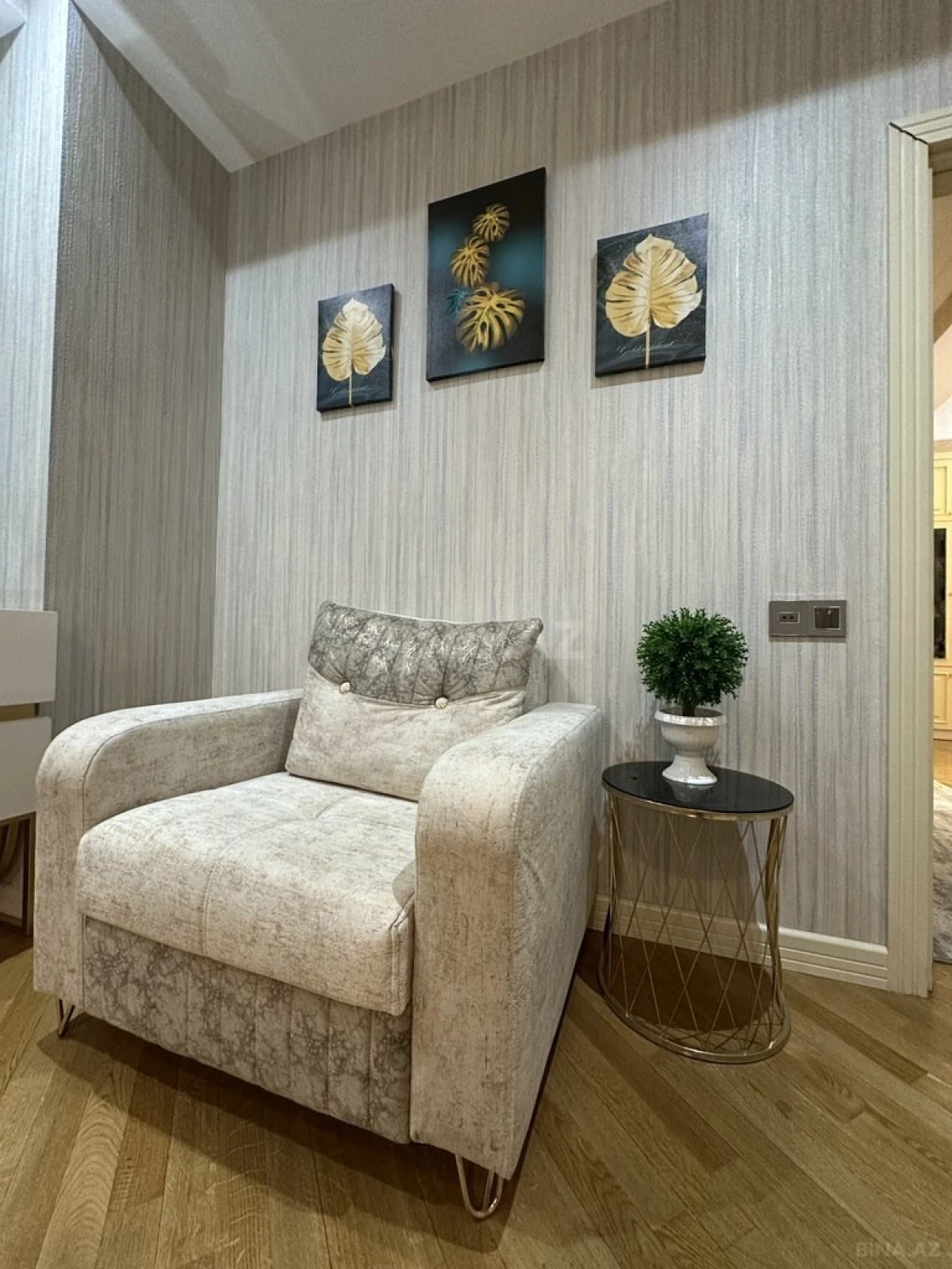 Satılır 3 otaqlı mənzil 147 m²