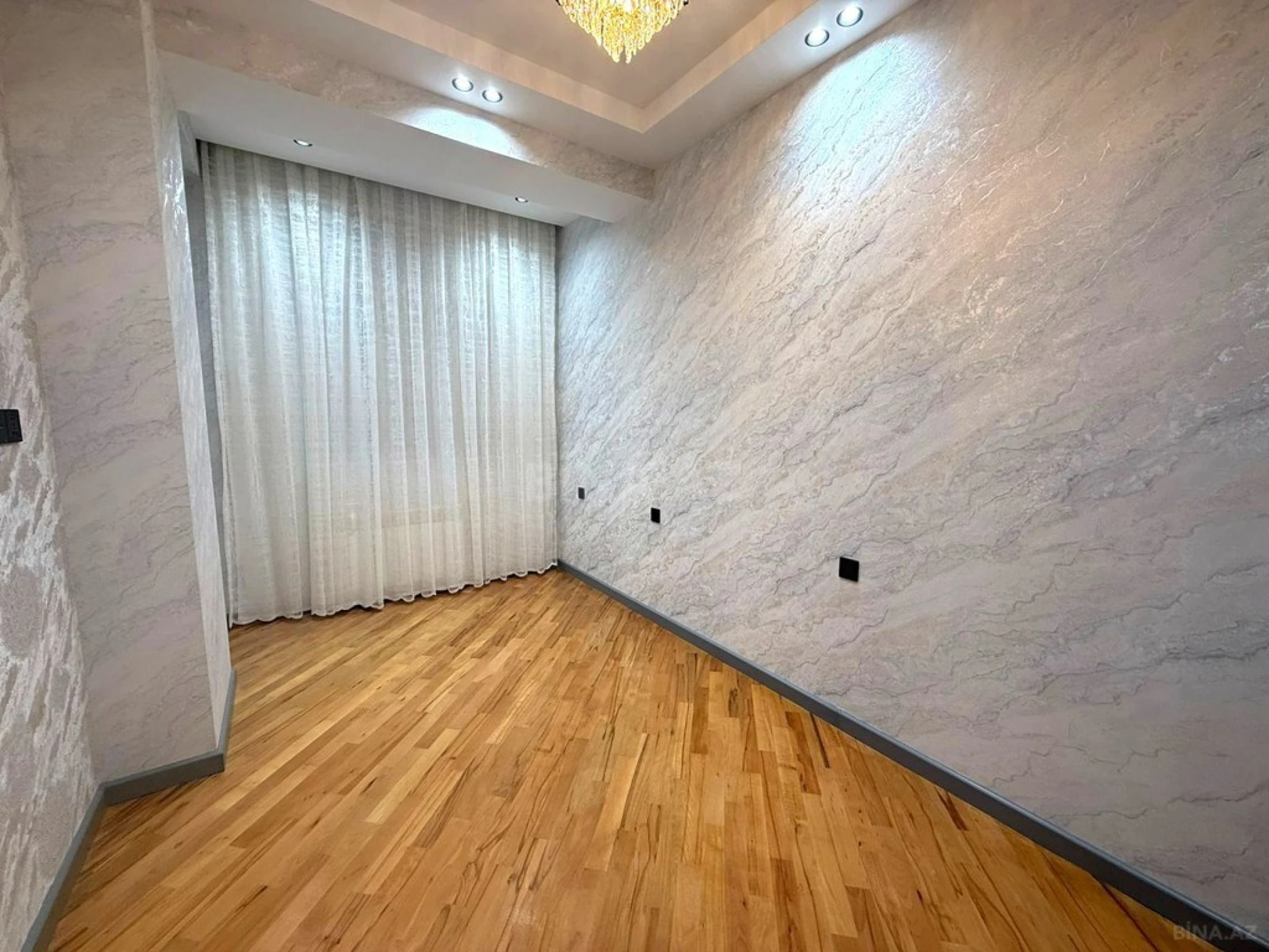 Satılır 3 otaqlı mənzil 77 m²