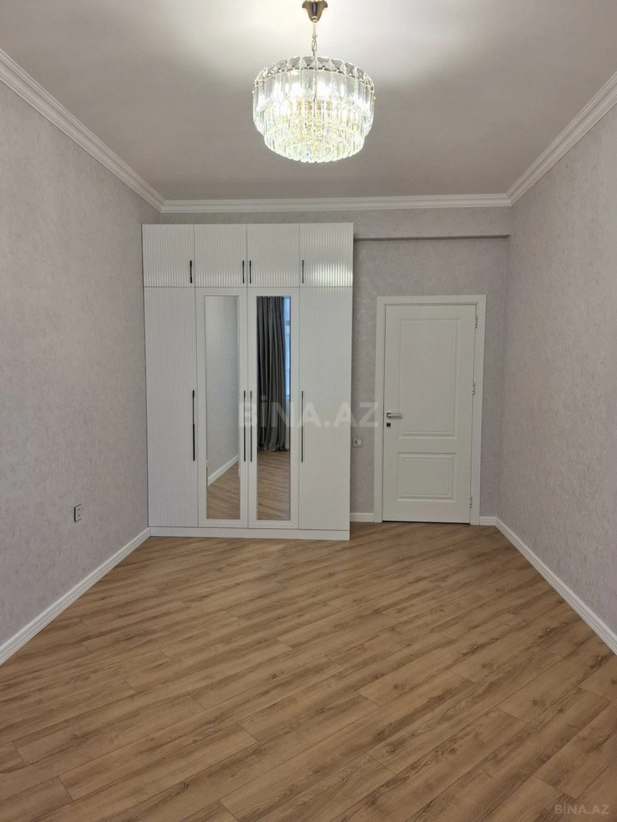 Satılır 3 otaqlı mənzil 95 m²