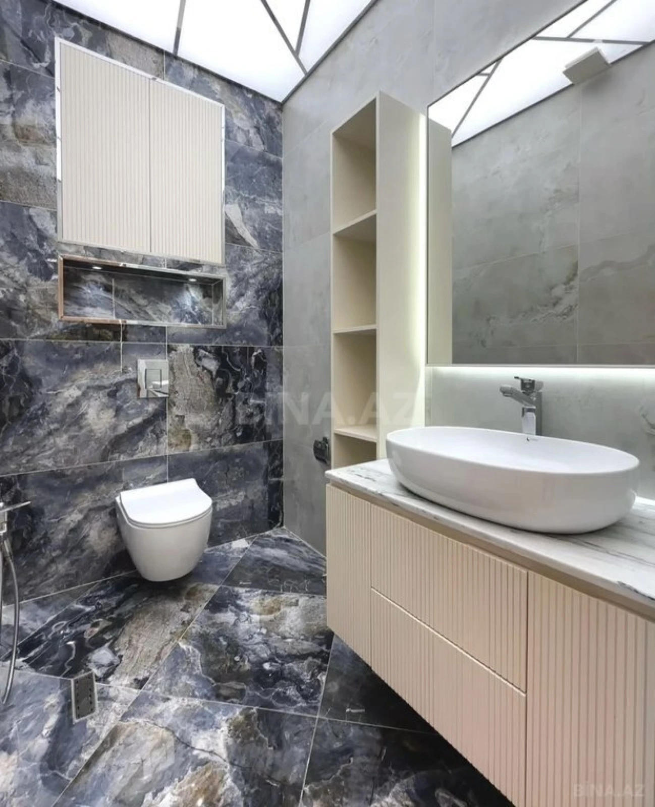 Satılır 3 otaqlı mənzil 120 m²