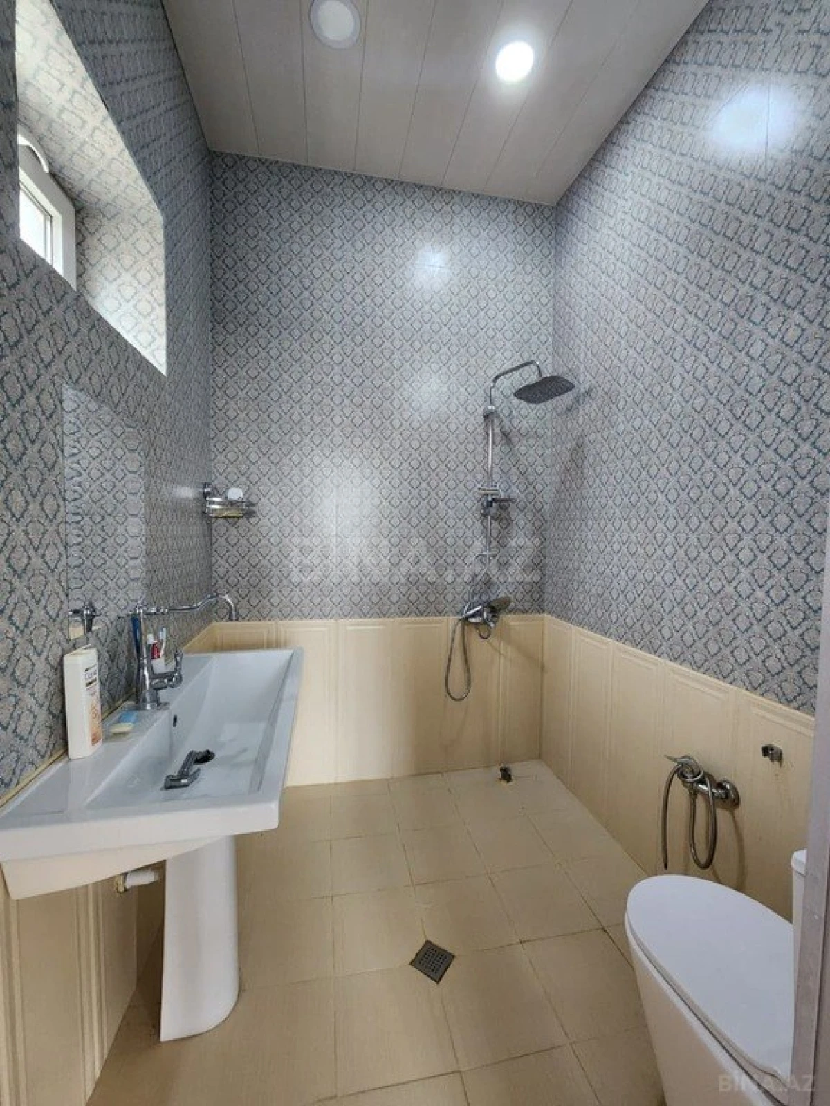 Kirayə verilir 5 otaqlı həyət evi 240 m²