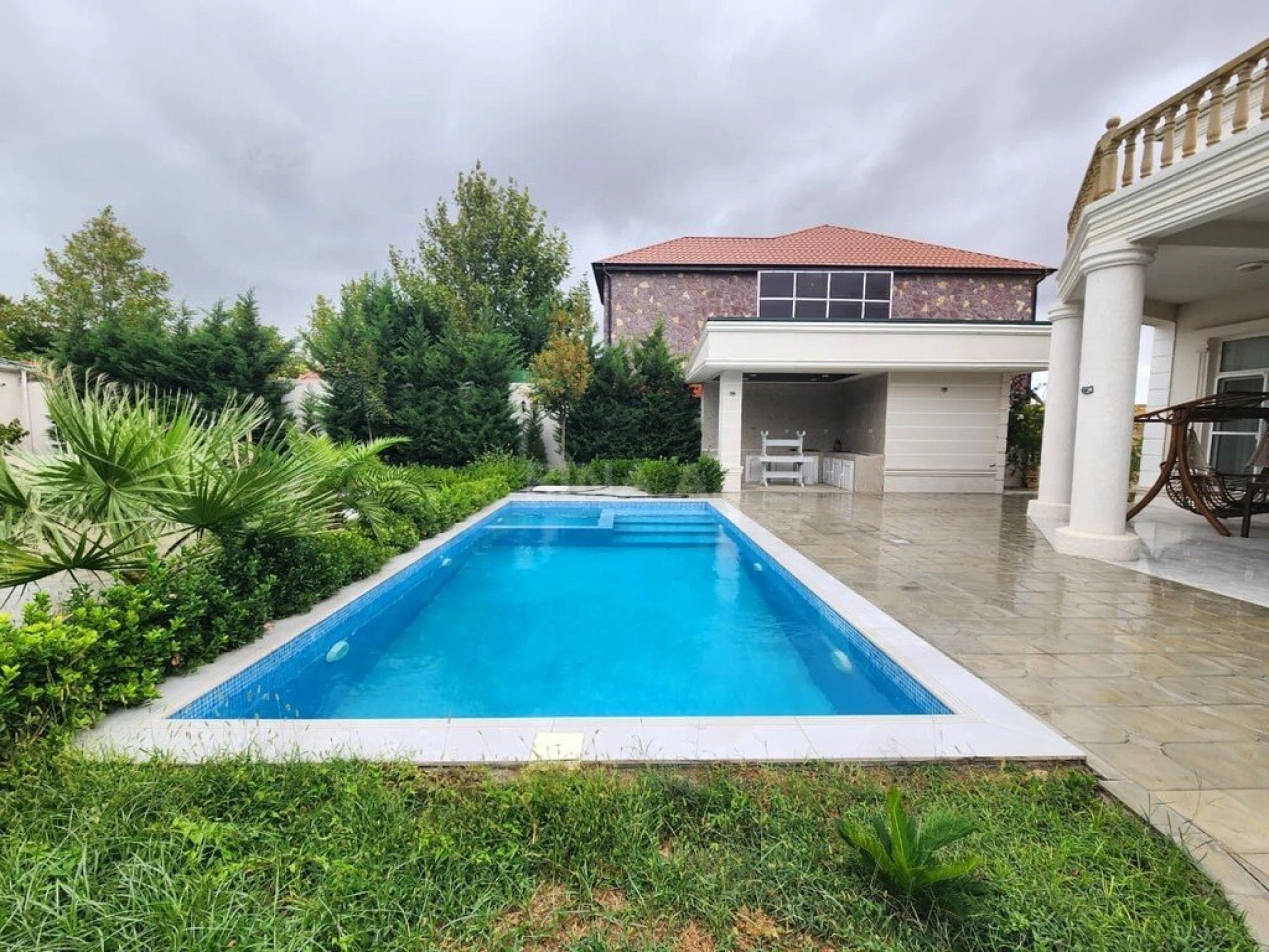 Kirayə verilir 5 otaqlı həyət evi 240 m²