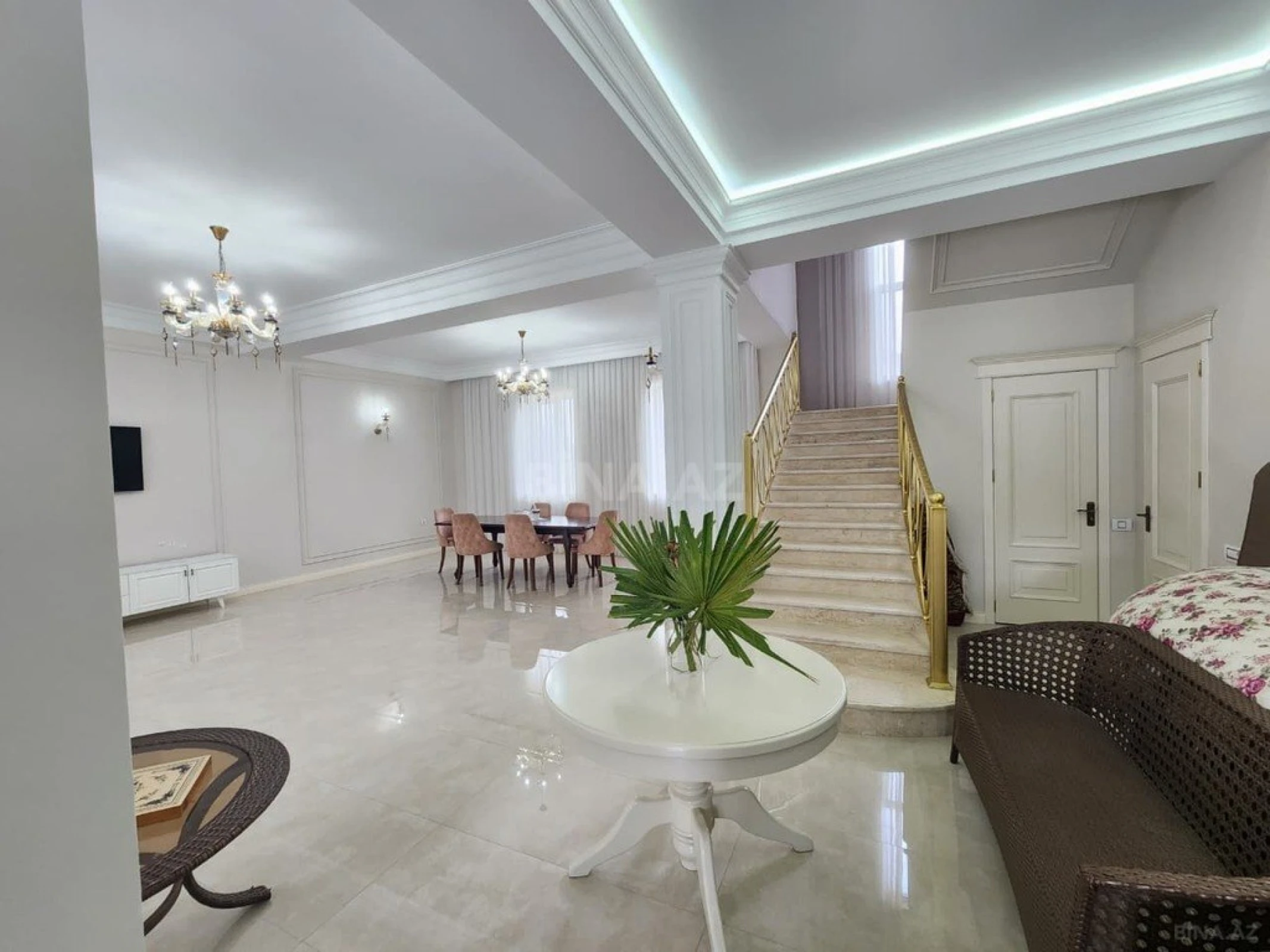 Kirayə verilir 5 otaqlı həyət evi 240 m²