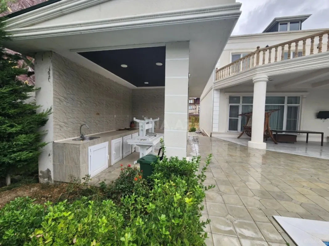 Kirayə verilir 5 otaqlı həyət evi 240 m²