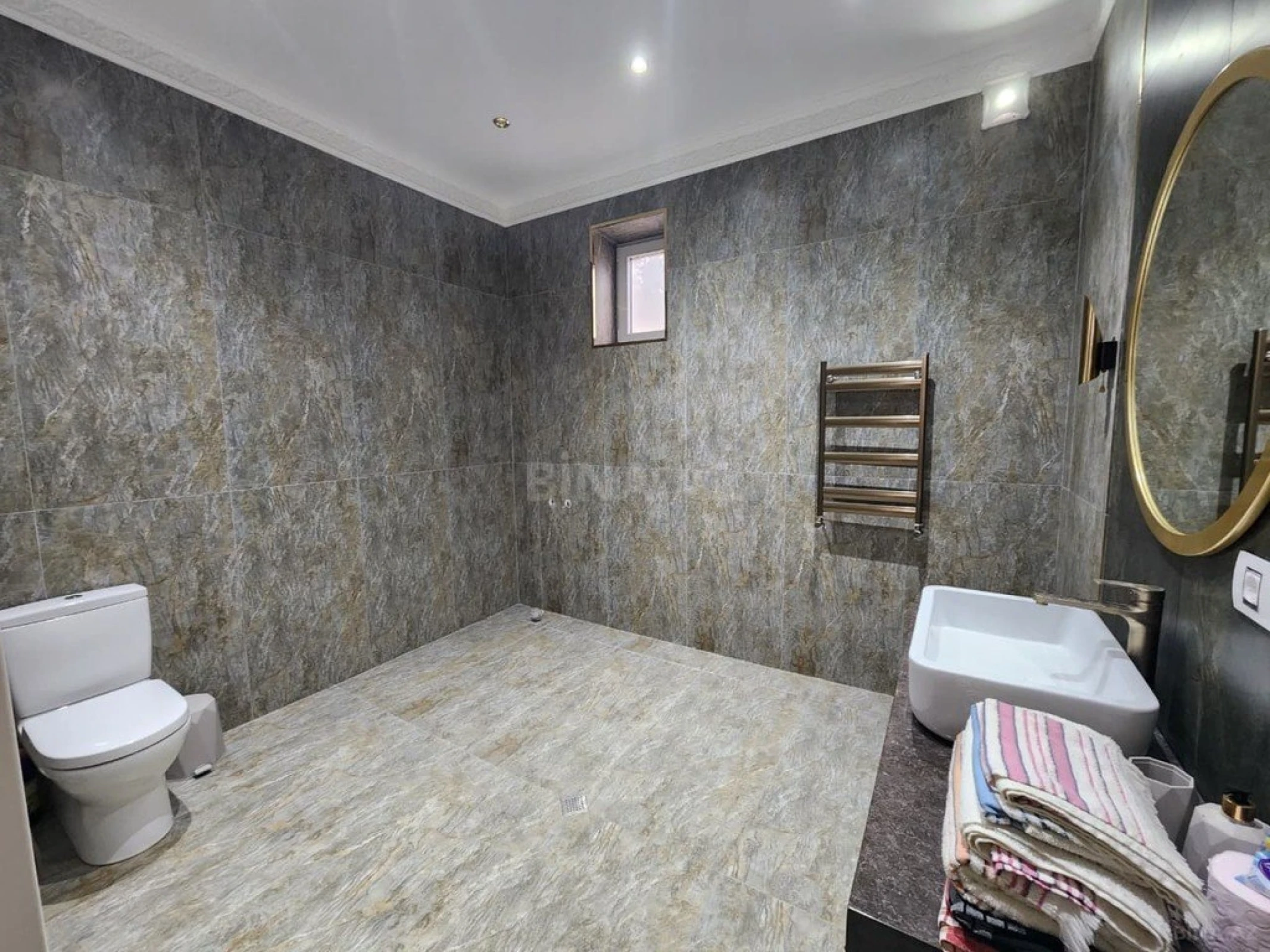 Kirayə verilir 5 otaqlı həyət evi 240 m²