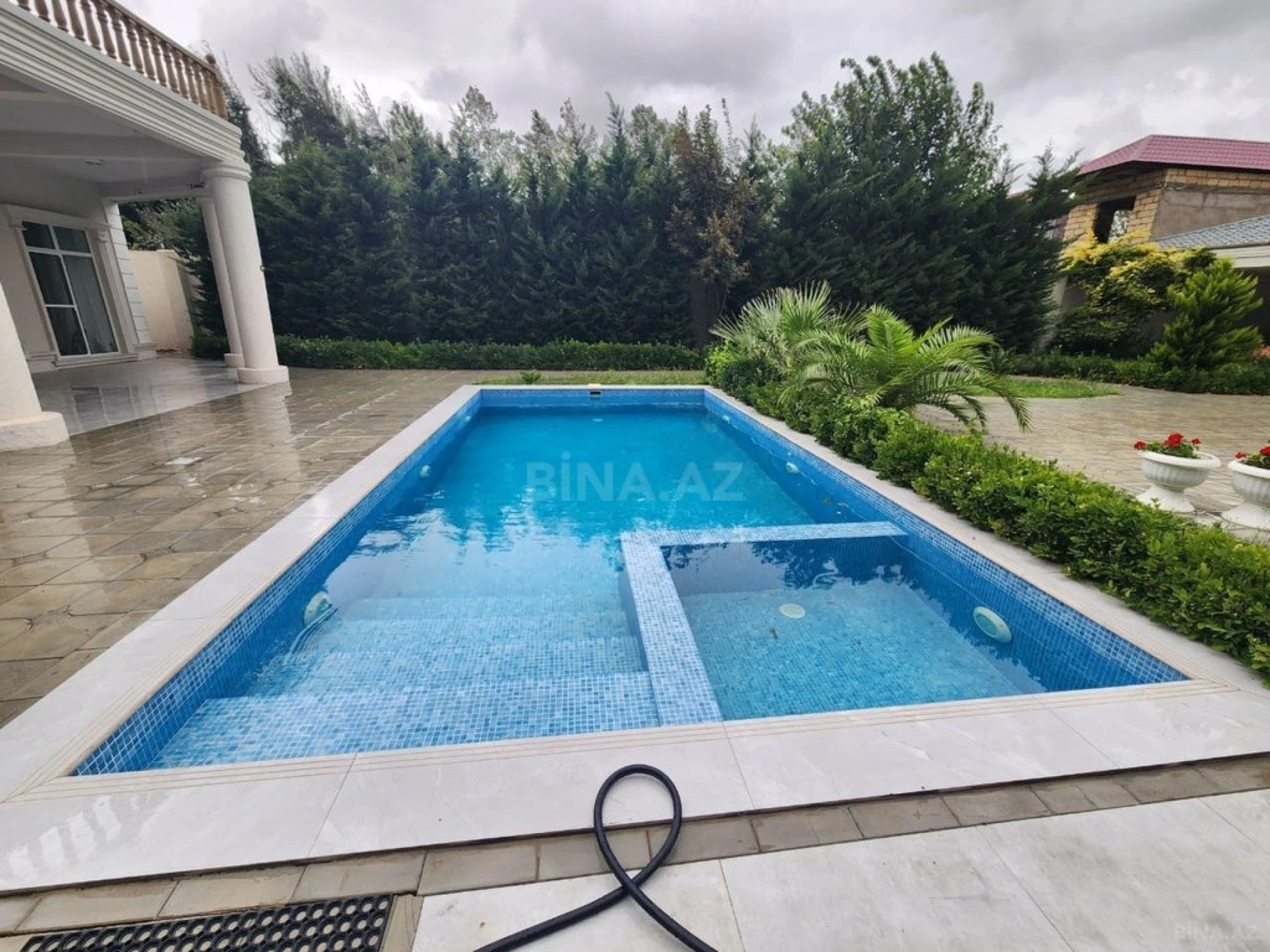 Kirayə verilir 5 otaqlı həyət evi 240 m²