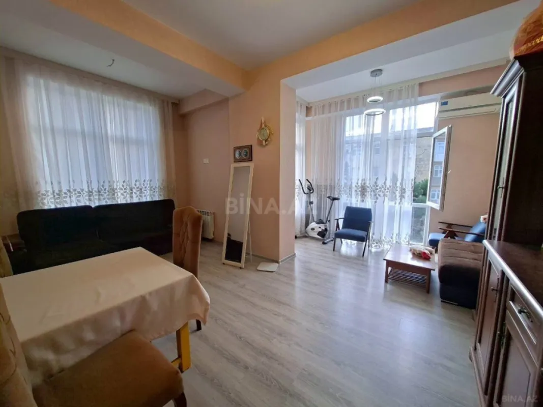 Satılır 3 otaqlı mənzil 98 m²