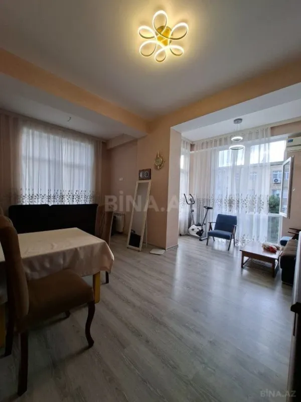 Satılır 3 otaqlı mənzil 98 m²