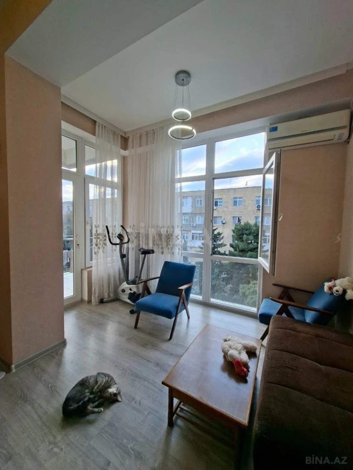 Satılır 3 otaqlı mənzil 98 m²