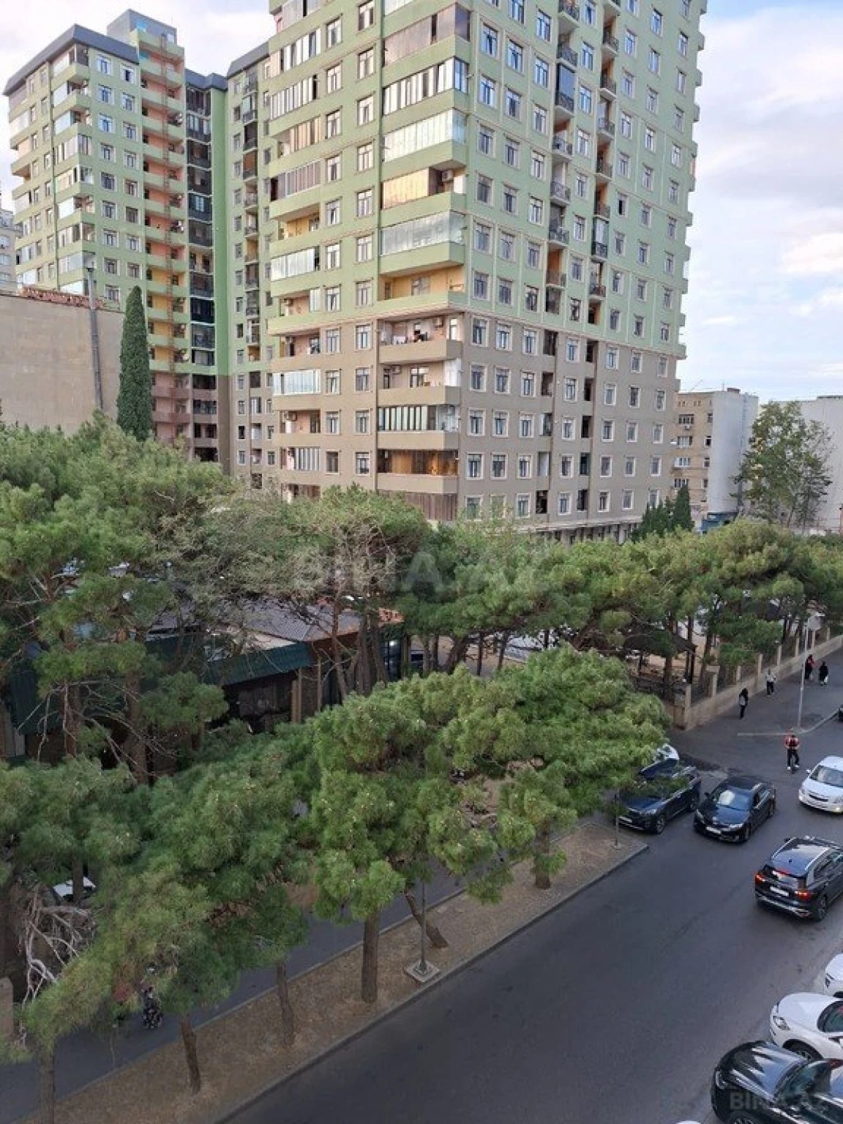 Satılır 3 otaqlı mənzil 98 m²