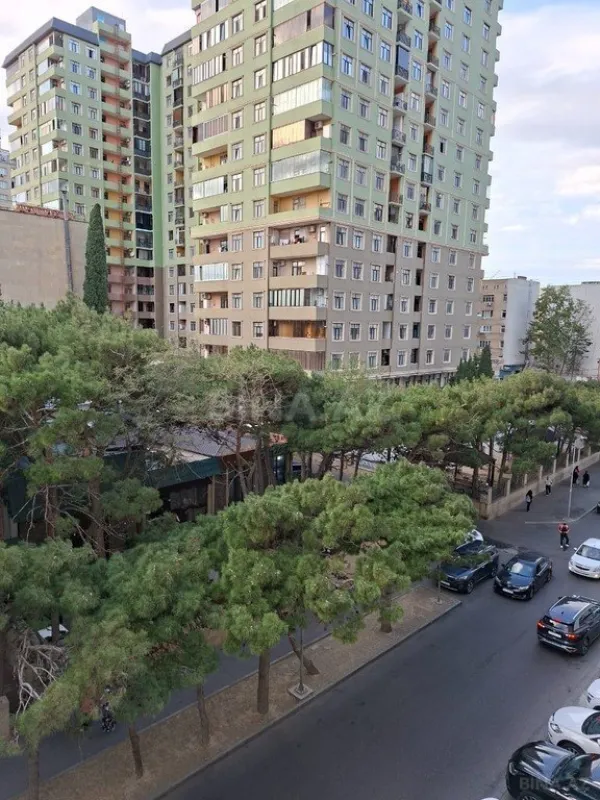 Satılır 3 otaqlı mənzil 98 m²