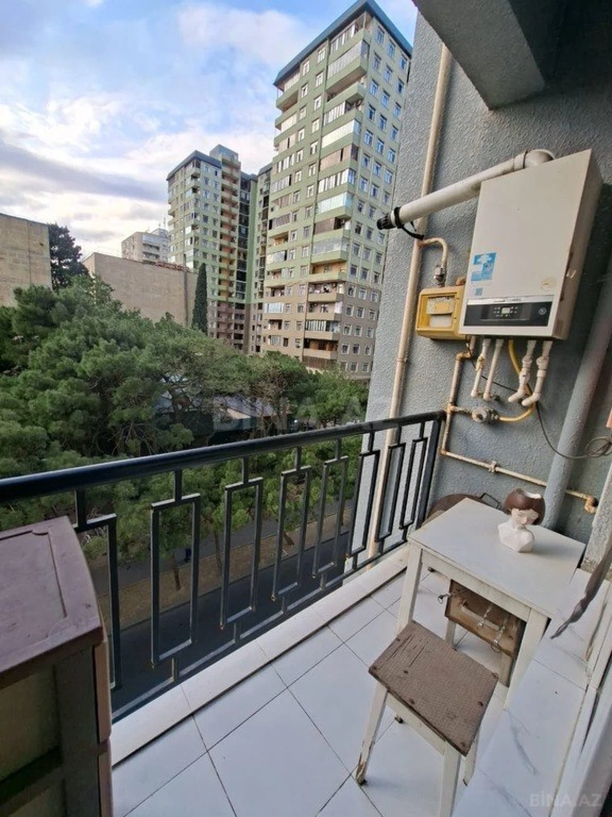 Satılır 3 otaqlı mənzil 98 m²