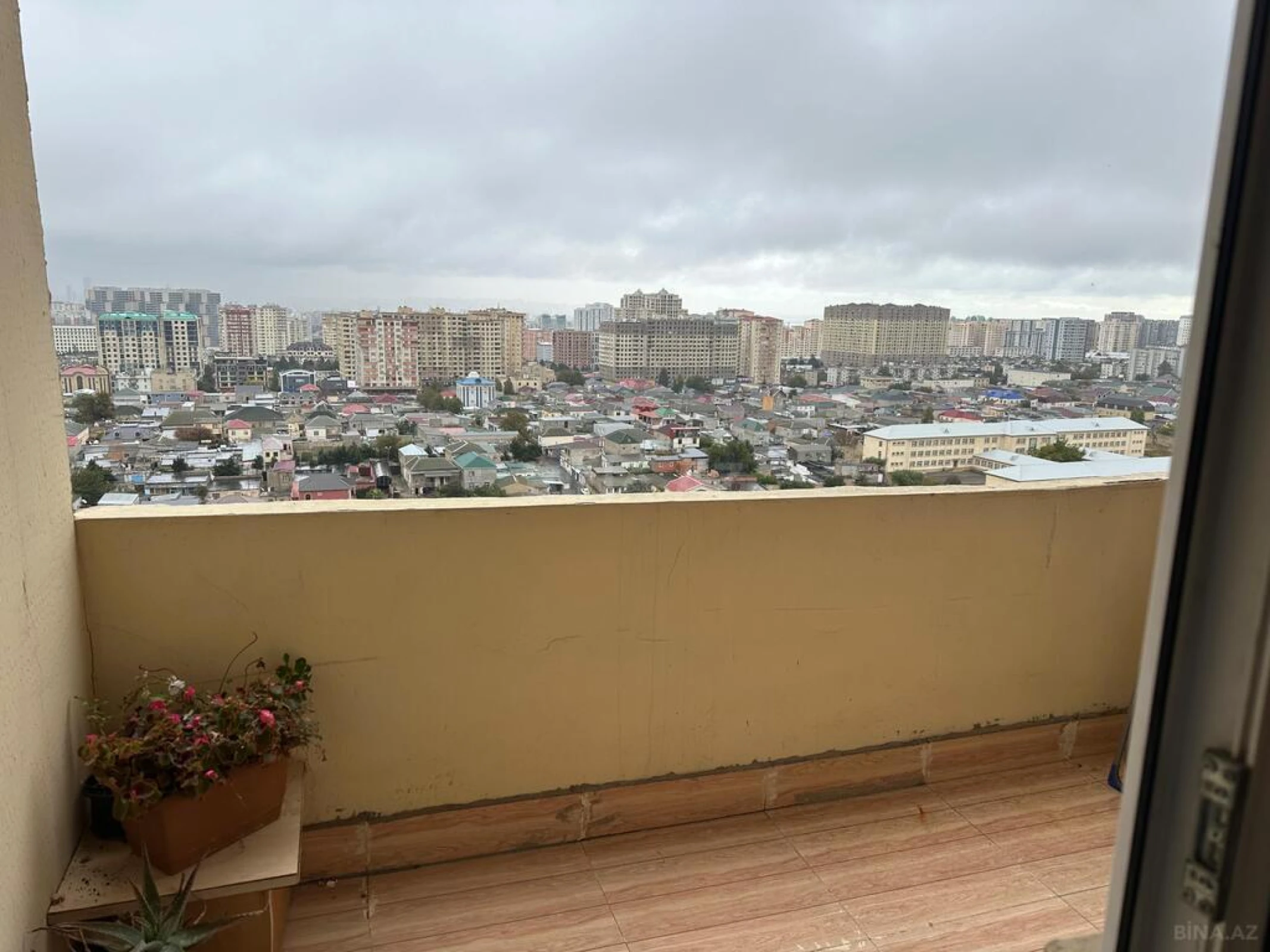 Satılır 3 otaqlı mənzil 120 m²