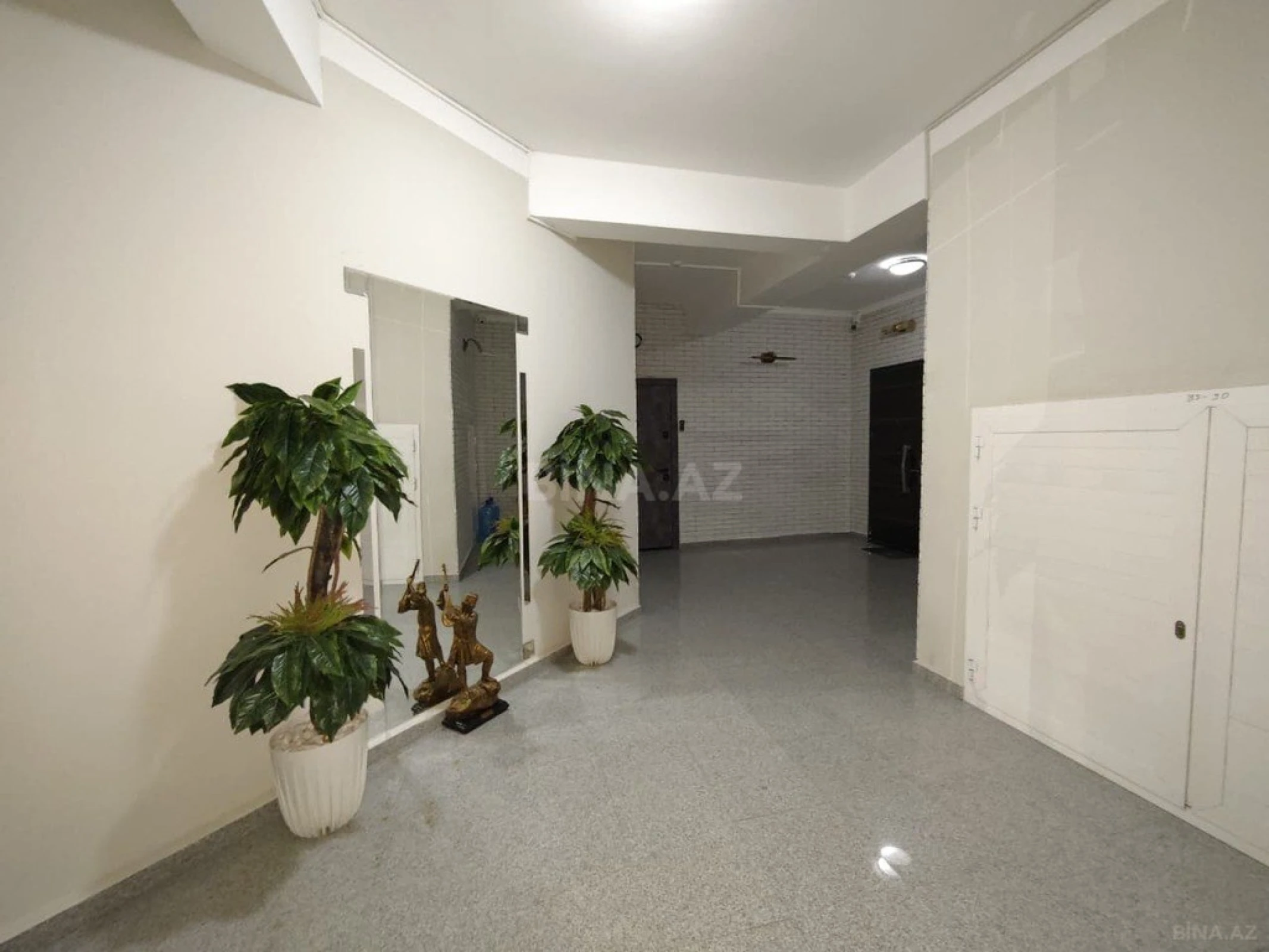Kirayə verilir 2 otaqlı mənzil 88 m²