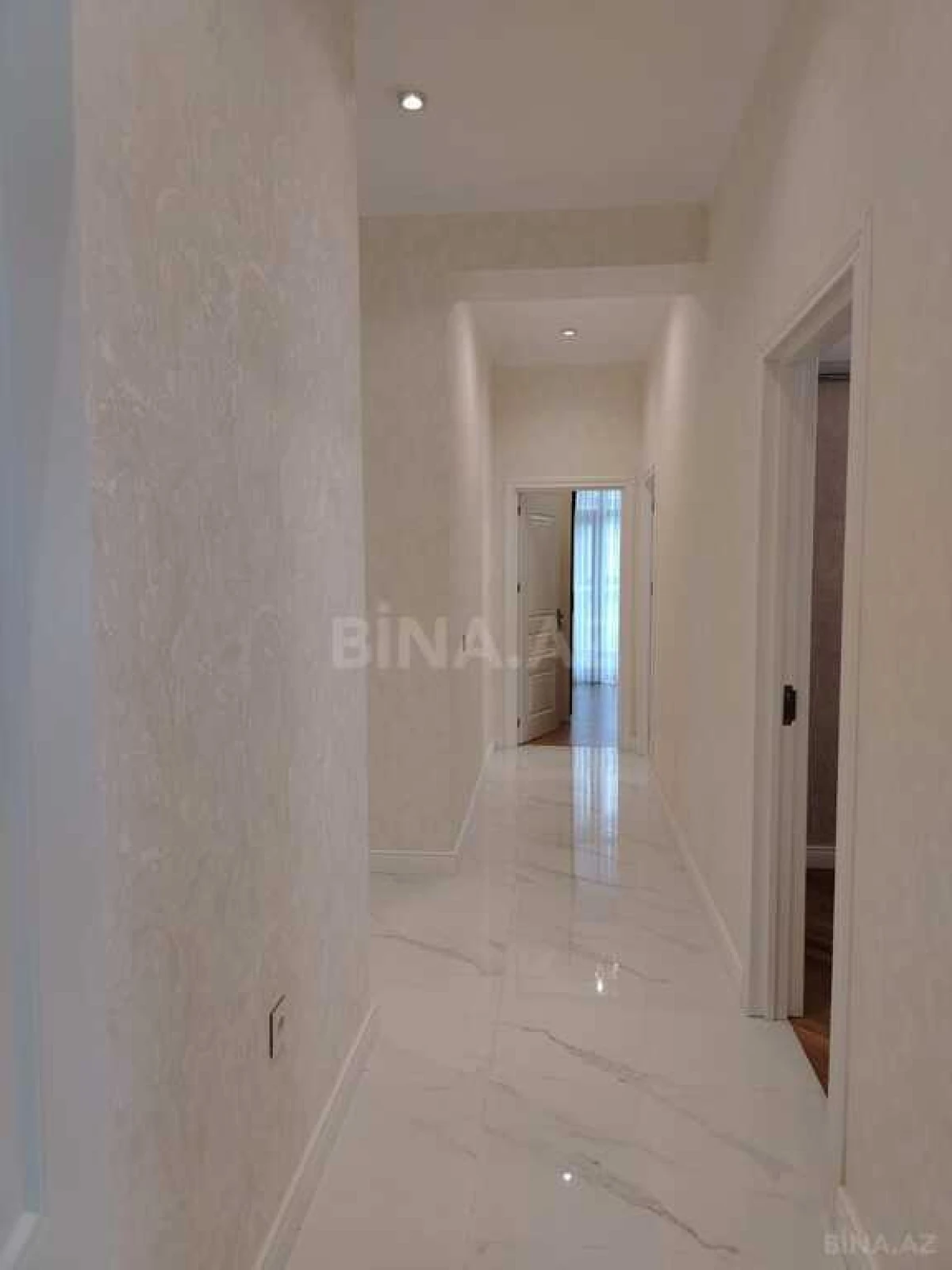 Satılır 3 otaqlı mənzil 102 m²