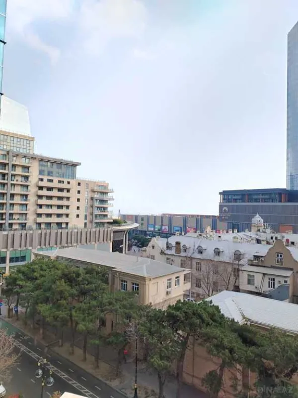 Satılır 3 otaqlı mənzil 102 m²