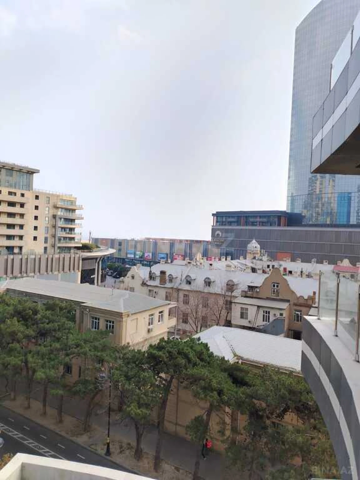 Satılır 3 otaqlı mənzil 102 m²