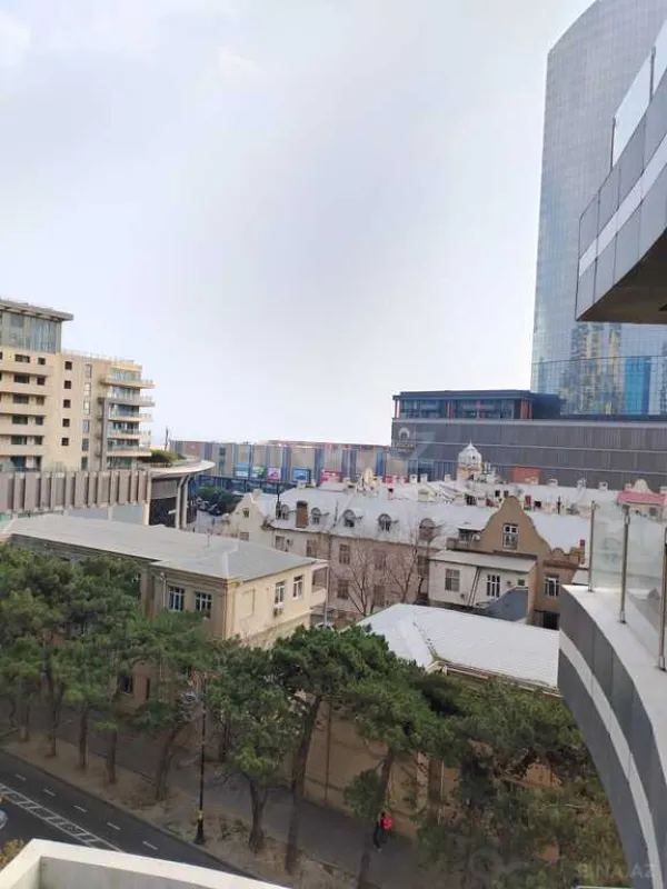 Satılır 3 otaqlı mənzil 102 m²