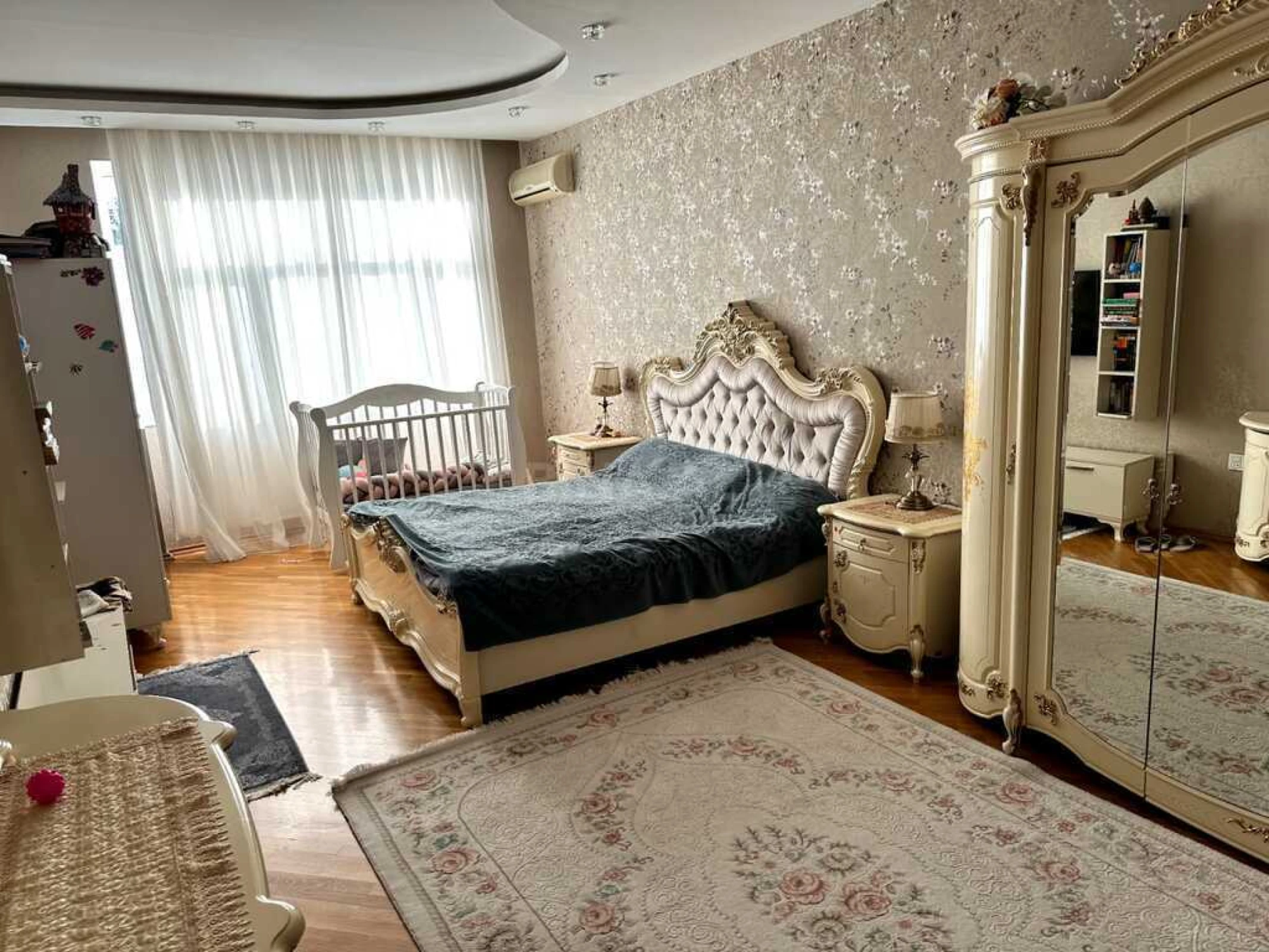 Satılır 4 otaqlı mənzil 170 m²