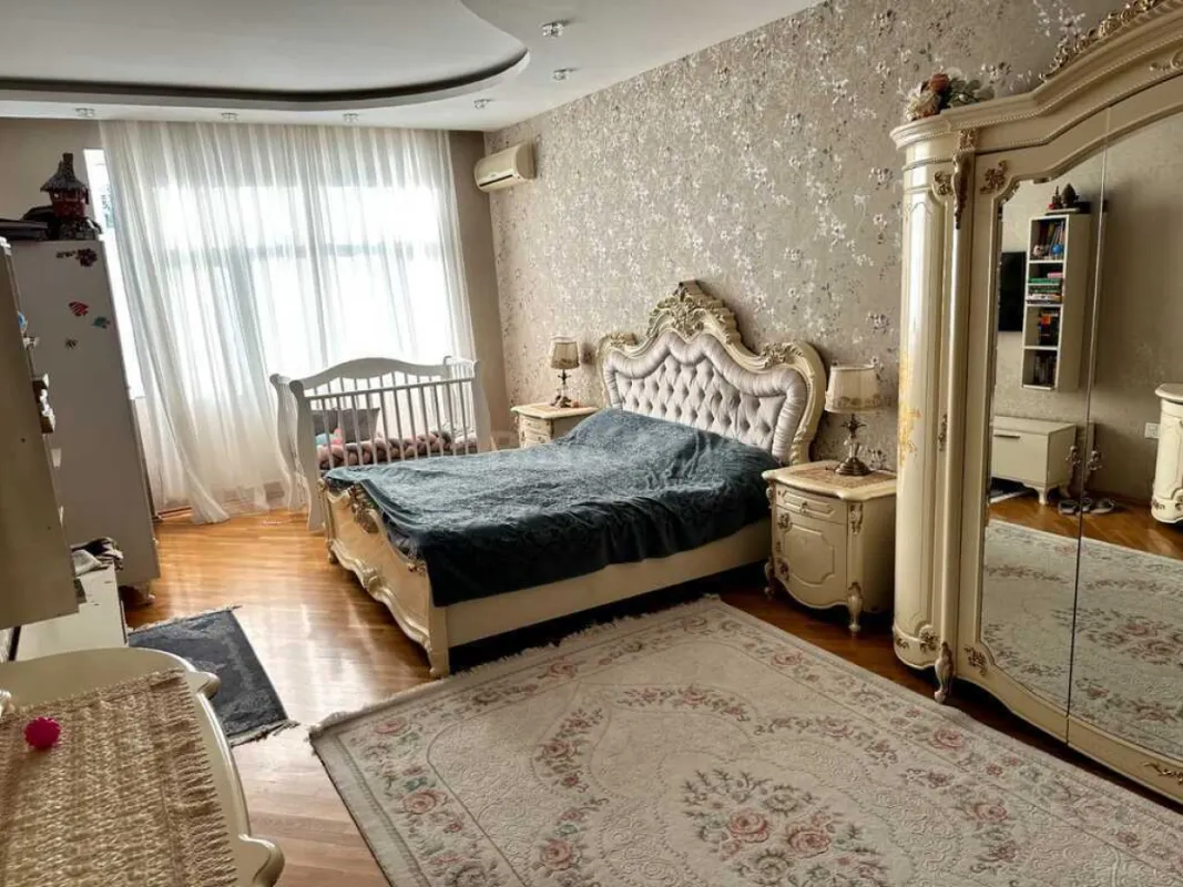 Satılır 4 otaqlı mənzil 170 m²