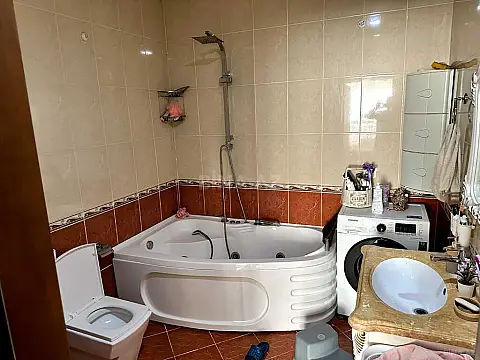 Satılır 4 otaqlı mənzil 170 m²