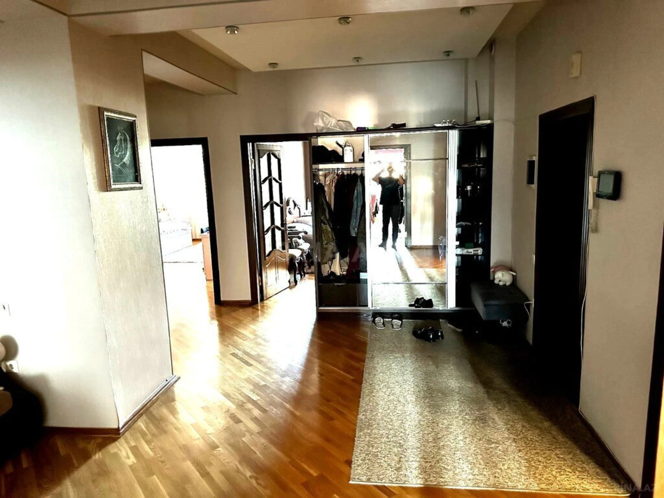 Satılır 4 otaqlı mənzil 170 m²
