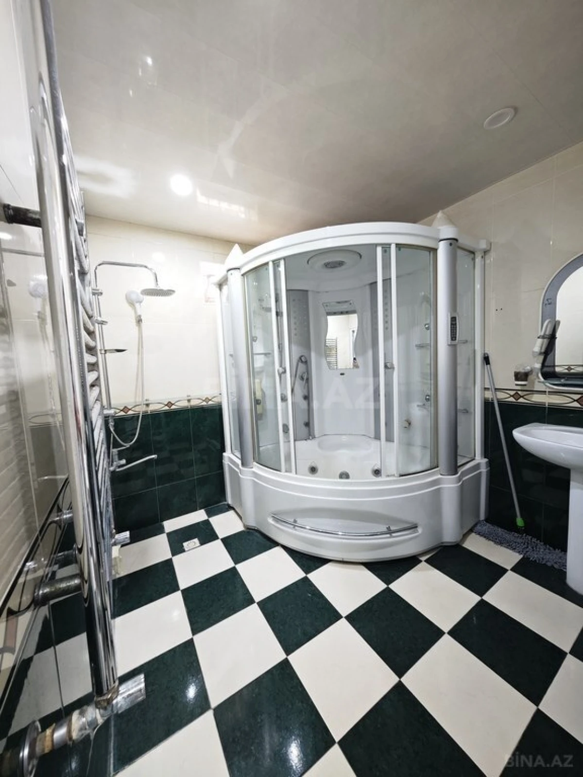 Satılır 5 otaqlı həyət evi 240 m²