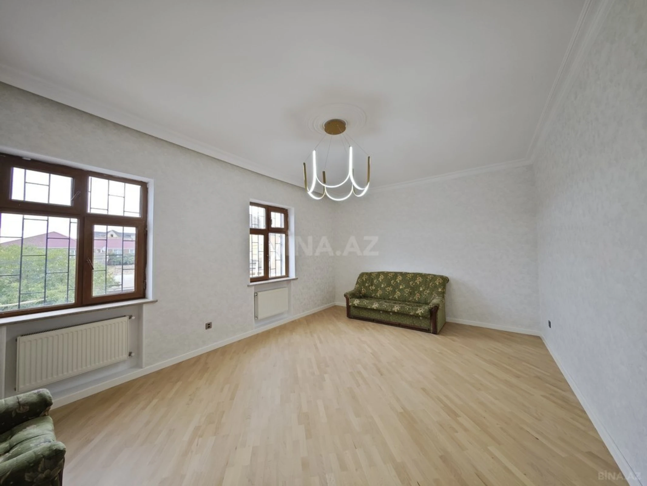 Satılır 5 otaqlı həyət evi 240 m²